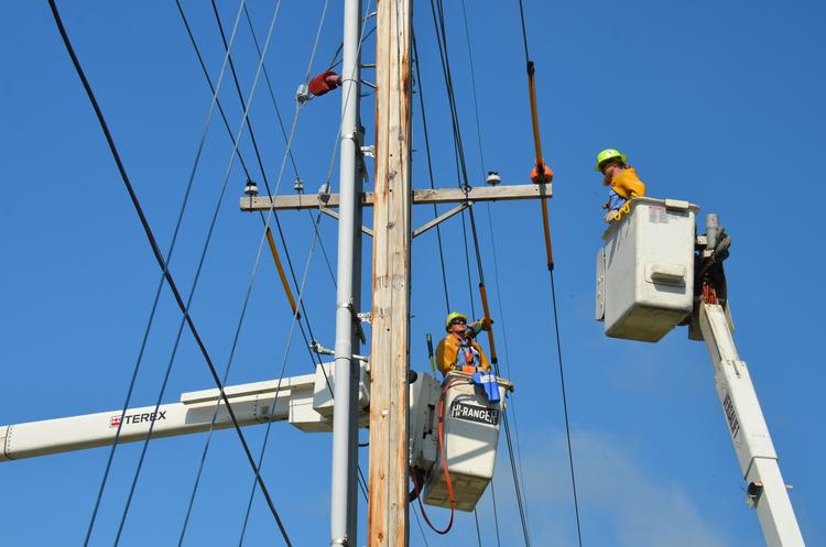 electrical-power-line-installers-and-repairers